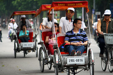 tuk tuk vietnam.