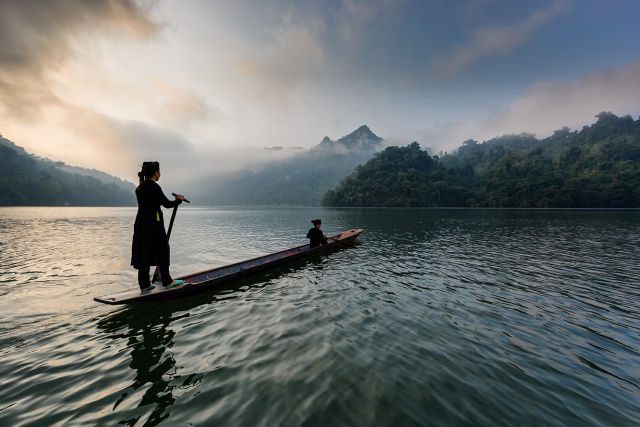 bateau tradionnel lac.