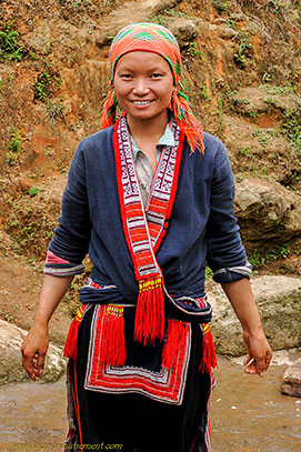 femme en tenue traditionnelle.